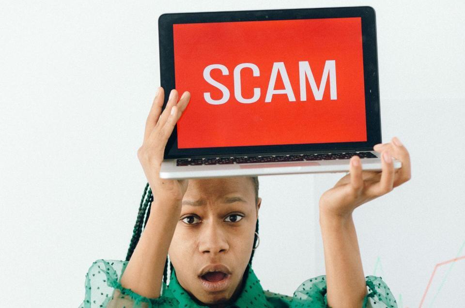 How To Avoid Online Holiday Scams: 10 Tips From Experts