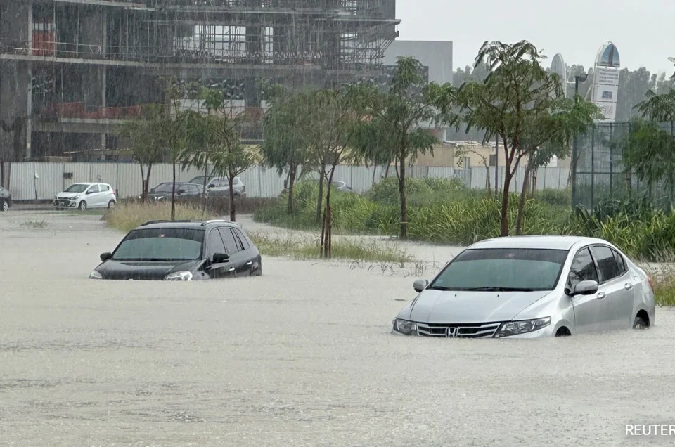 Heavy Rainfall in UAE Causes Flooding, Disrupts Services in Dubai and Oman