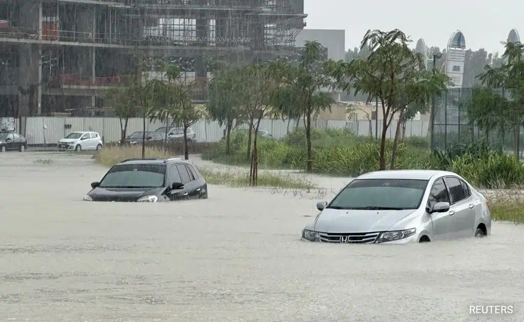Heavy Flooding in UAE Disrupts Services in Dubai, Oman
